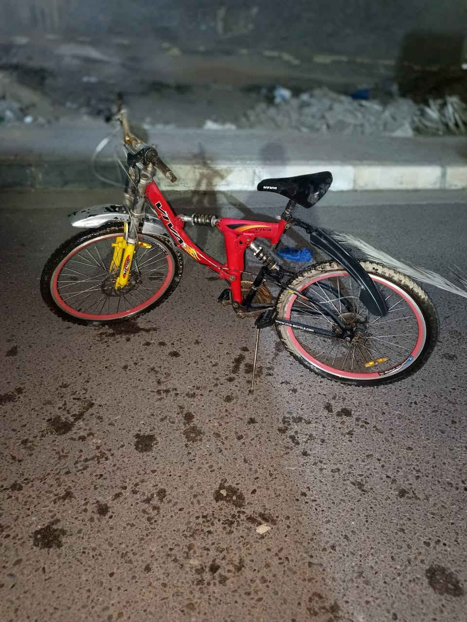 السلام عليكم ورحمه الله وبركاته بايسكل نظيف للبيع الحجم كبير بس بالصوره ضايع المكاين موضحه بالصوره هنه وعددهن السرج مالته الاصلي مال الشركه تصميم رياضي جبلي دبلات  مكائن سرعه وكير كلشي موضح بل الصور 
السعر 75،000 المكان كربلاء خلف محطه الوزني 
الاستفسار ***********
