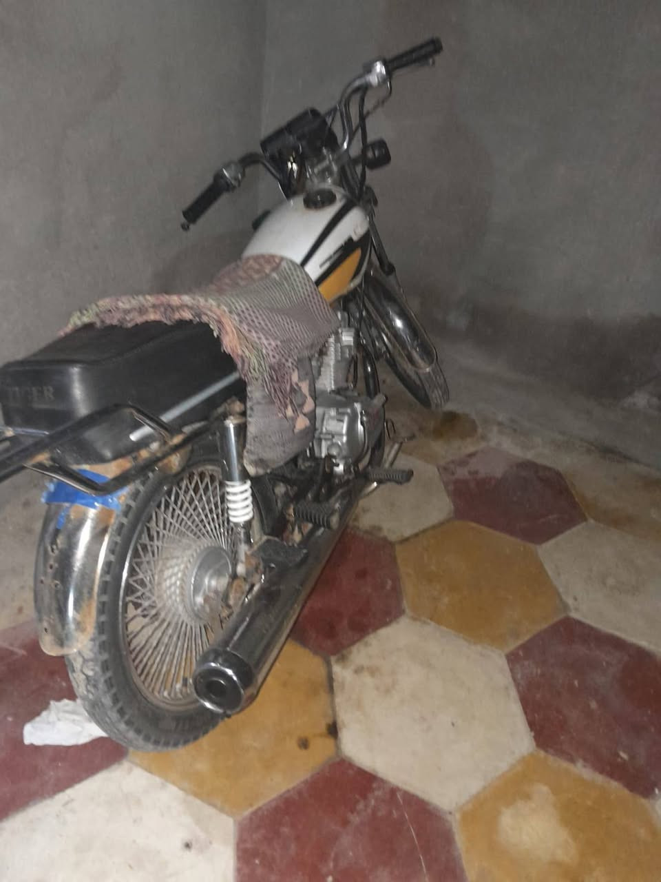 سلام عليكم دراجه اربعه كير للبيع موديل 20اوراق اسكنر محرك رابيدو السعر 400وبيها مجال  الشراي ينتصل وبي خير ويدلل ***********
