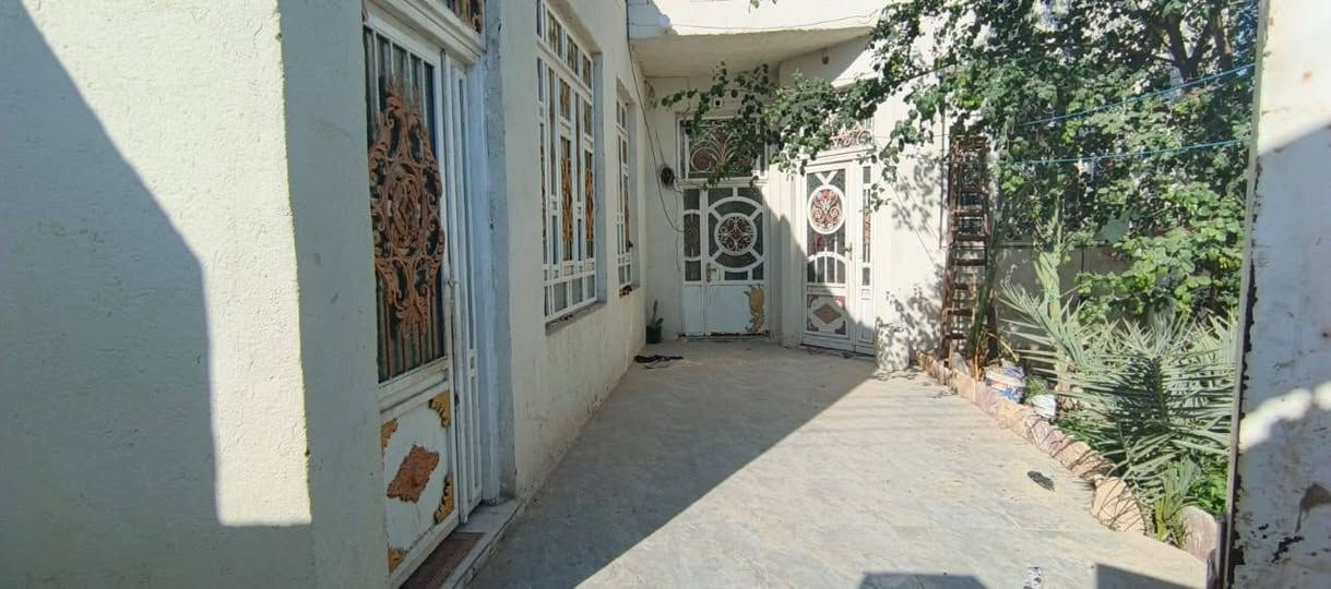 الدار للبيع الدجين شارع حجي كشكول كل خدمات متوفره 
 غرفتين وصاله ومطبخ سيراميك للسقف ايطالي بصمتين 
 وديوانيه 7 امتار وحديقه 8 طول وعرض 3   وساحه كرانيت 9 متر طول وعرض 3 ونص وترك جبير طابوك 
بيتونه طابوك وسيارتين طابوك فوك السطح وشبابيك للقاط الثاني بعد مابانيهن 
***********
