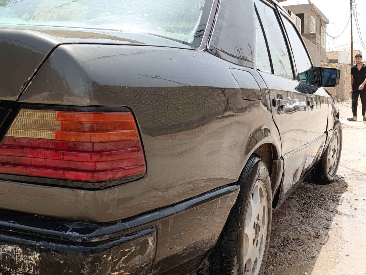 سلام عليكم سيارة مارسيد  دب البيع موديل ١٩٩٢ سيارة محورة مكينه راس ثورة العنوان النجف الكوفة البراكية  الاستفسار النتصال على هاذة رقم ***********

