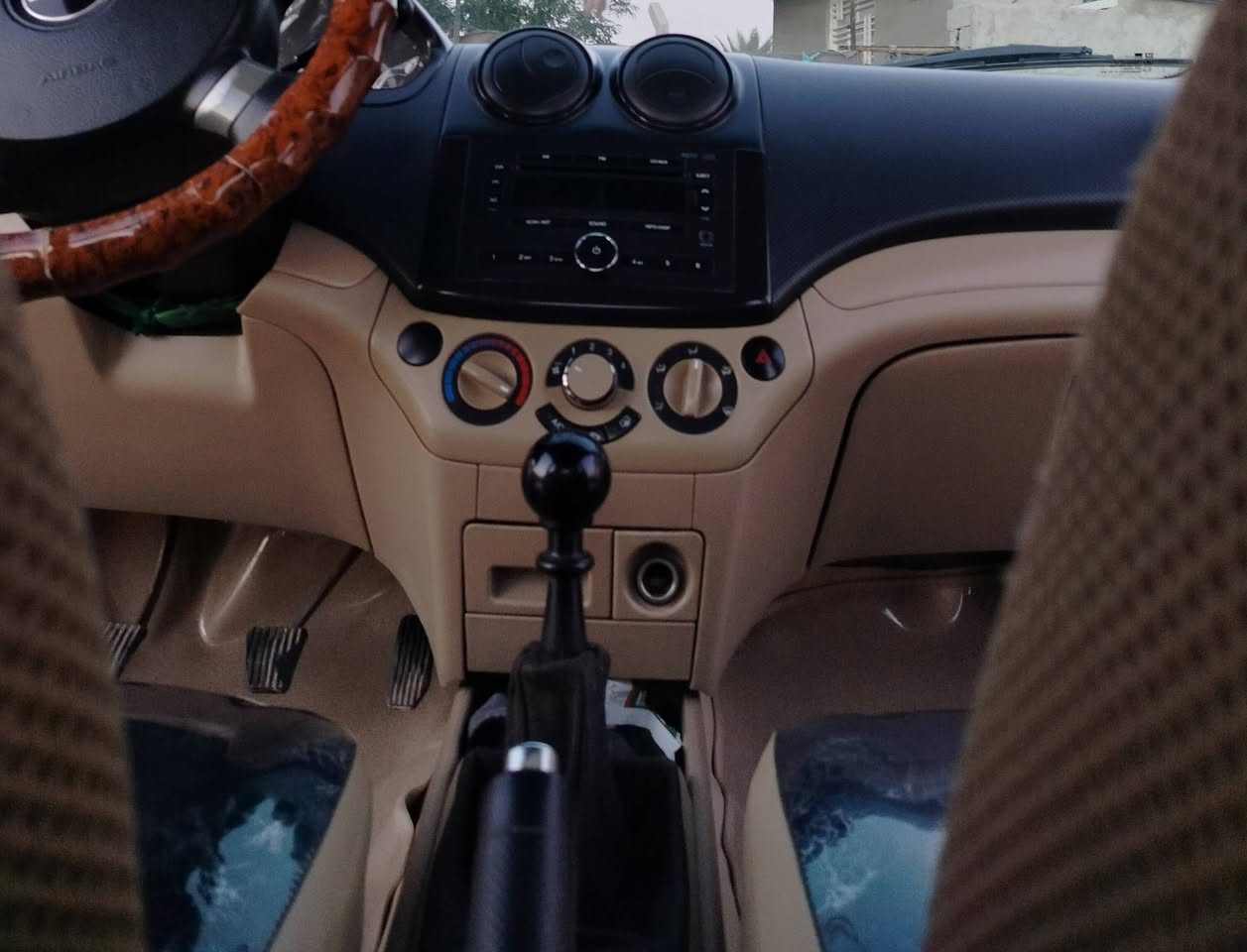 السلام عليكم افيو للبيع 2011 رقم بابل انكليزي سنويه 30 السعر 58 وبيها مجال مكاني  الحله موبايل ***********
