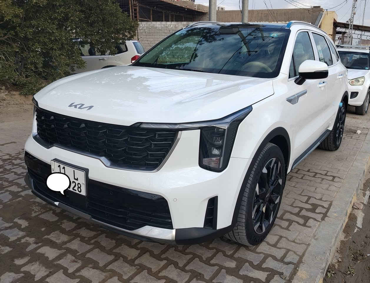 السلام عليكم
كيا سورنتو 2025
ضمان 5سنوات ( 6938 الف km
مواصفات السياره 
رقم بغداد 
مكينه السياره V6
مقاعد كهرباء
مقاعد جلد 
ثلاث قطع تبريد
سبعة راكب
گير ماوس ثمن سرعات 
شفتات ستيرن 
اربعة وضعيات قيادة 
هاند بريك بصمة 
نظام منحدرات 
دبل كاميرا 
شاشة متصلة داعمه (ابل كار بلي)
الشاحن وايرلست 
اناره محيطية داخلية متغيرة 
لايتات LED نهاري
لايت كشاف ضبابي 
بگ لايت LED 
تشغيل عن بعد
بصمه ابواب
جنطة كهرباء 
نظام ترحيب عند اقتراب البصمة 
باقي مواصفات السورنتو معروفة. 

 السيارة كفالة عامه )

مكان السياره نجف مشخاب 
رقم الهاتف ***********
