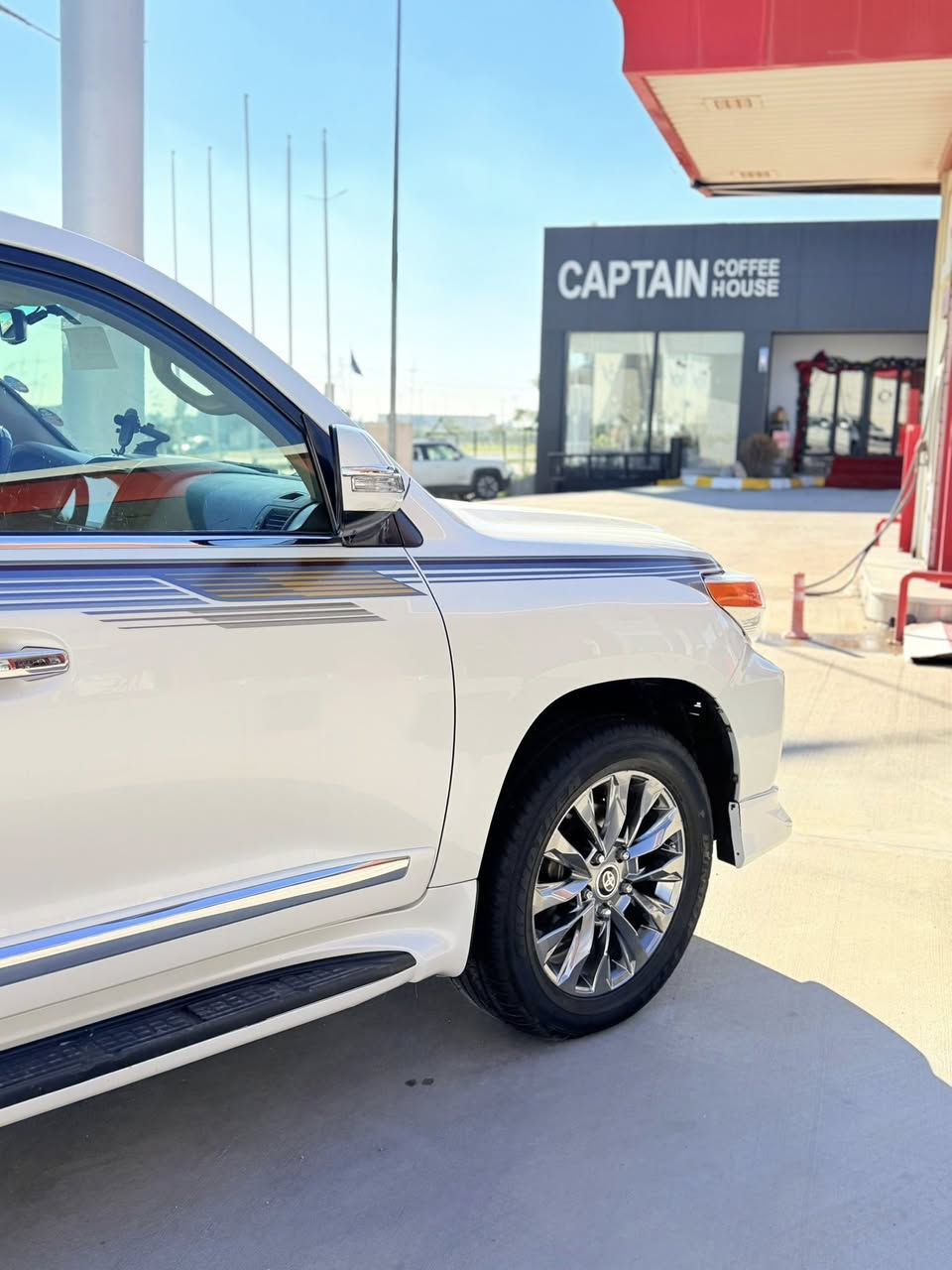 سلام عليكم
تويوتا لاند كروز موديل 2012 مواصفات GXR
بصمة فتحة داخل اصفر كشن جلد كشن كهربائي. تحكم استيرن فورميكا. اربع جامات اوتو. بصمة ابواب كاميره حساس شاش تبريد مركزي ويل كروم بدون صبخ بدون بارد بدون فتح بشرط الفحص  سيارا جاهز بدون اي نقص كير محرك بشرط. اربع طايرات جديد هز رقم ژينكة سنوية جديد 2028 شرط تحويل والغرامات مكانه كركوك  سعر 365$ بيها مجال قليل 
للستفسار ***********
