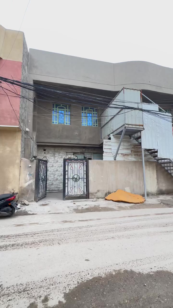 سلام عليكم بيت 155 متر للبيع شارع الوقف البيت كما موضح في الفيديو للاستفسار الاتصال *********** او مراجعه مكتب جاسم ابو عبدالله
