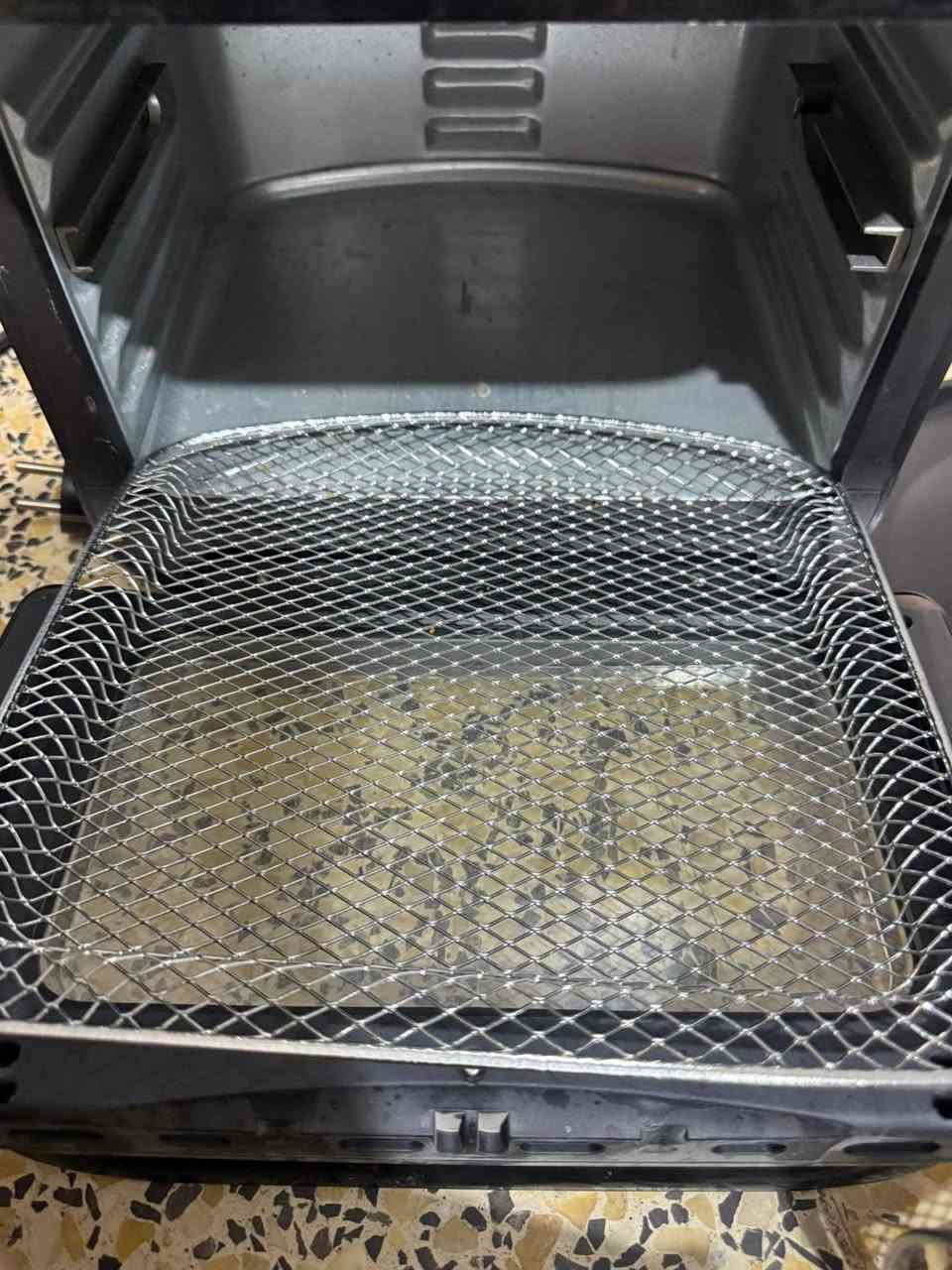 قلاية هوائية استعمال قليل اريدها ابيعها لان حجمها كبير
اخذتها ب95 واريدها ب55 
مكاني بغداد وتوصيل لكل مكان

هذا المنتج هو قلاية هوائية متعددة الوظائف من ماركة Silver Crest موديل LEE-6100. إليك التفاصيل:

🔹 المواصفات
 • النوع: قلاية هوائية + فرن (10 وظائف في جهاز واحد)
 • السعة: 12 لتر (مناسبة للعائلات)
 • القدرة الكهربائية: 2500 واط
 • التحكم: شاشة لمس رقمية


**إذا كنت صاحب هذا الإعلان وتريد حذفه لأي سبب، رجاءا أرسل رسالة إلى الدعم الفني**