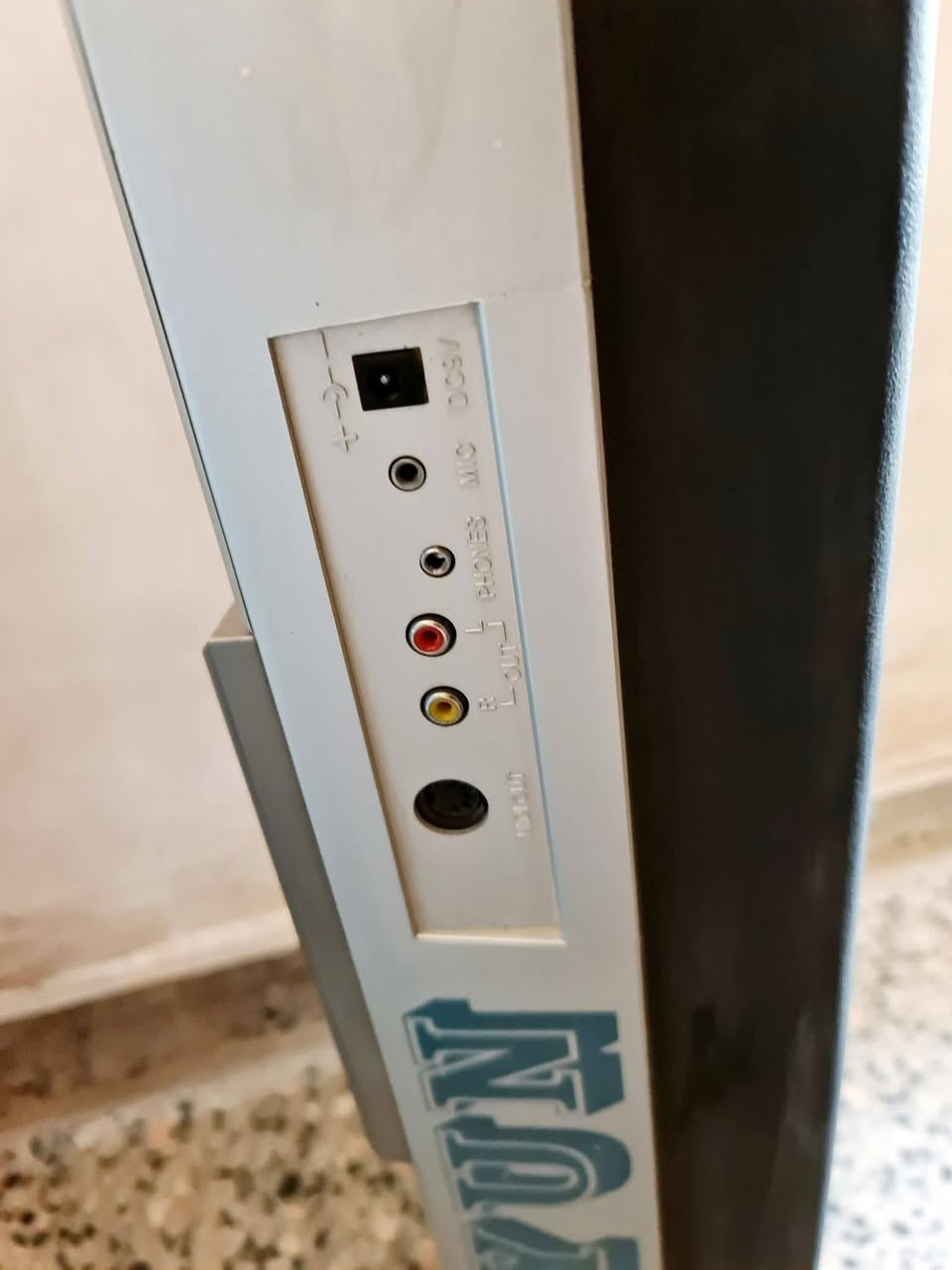 بيانو استخدام قليل بس الشاحنه وكعت ومتشتغل بس موجودة  للبيع بغداد


**إذا كنت صاحب هذا الإعلان وتريد حذفه لأي سبب، رجاءا أرسل رسالة إلى الدعم الفني**