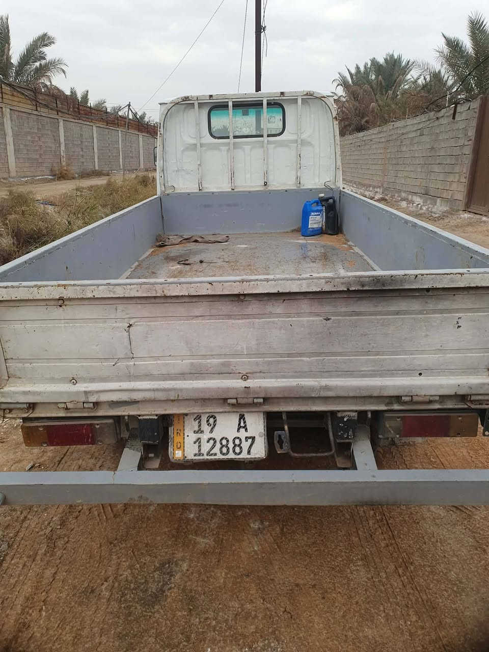 اسلام عليكم سياره كانتر البيع مديل 1992 مشروع بسمي وطني رقم كربلاء حمل كير ومكينه  (بريجو 3000) مكفوله خير من الله حداديه 70 /100 السعر 40 وبيه مجال هاذه رقمي *********** مكان سياره كربلاء طريق بغداد
