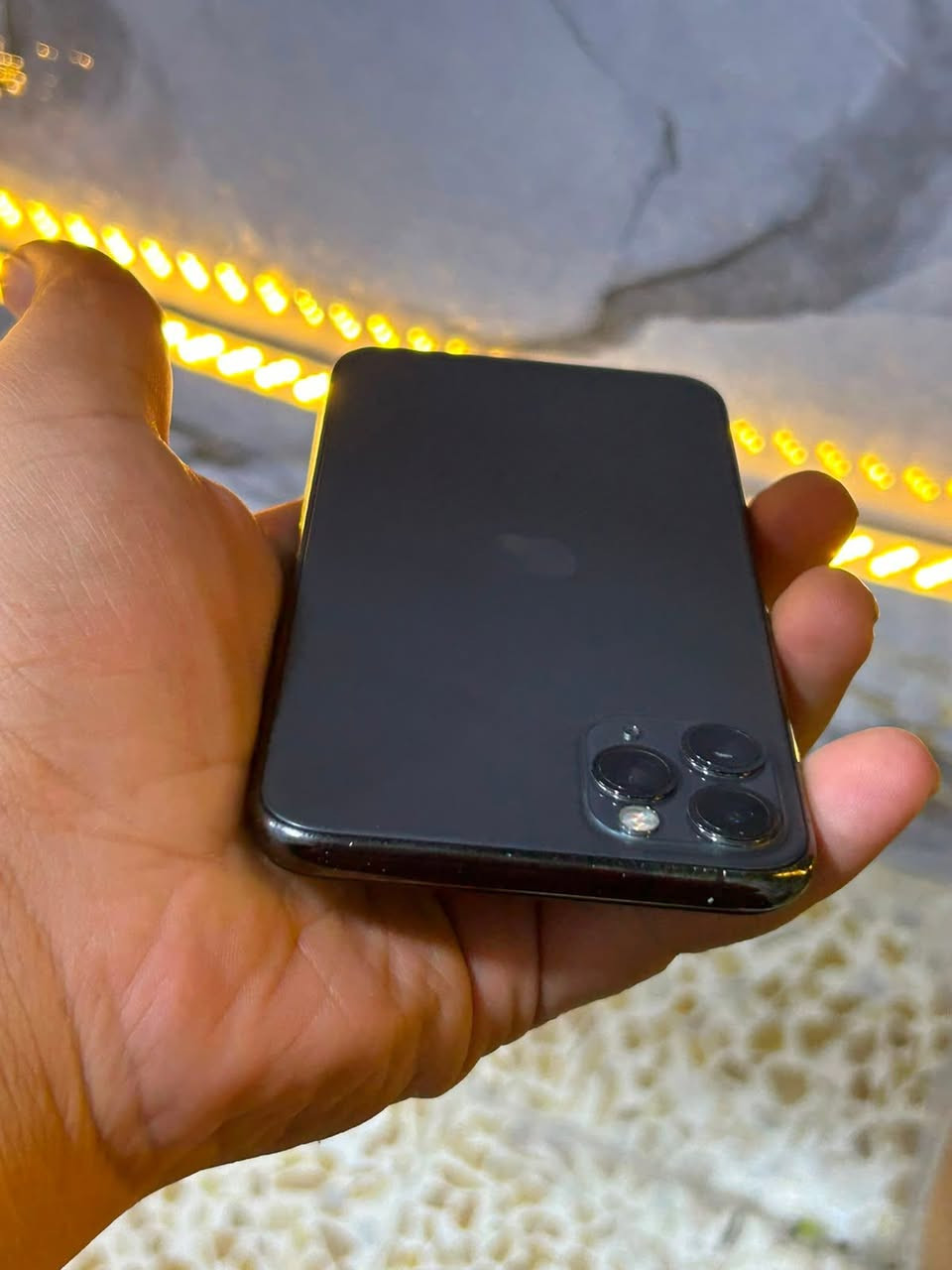 سلام عليكم 
iPhone 11 Pro Max 
ذاكرة 256
بطارية 100 قطارة شحن 
مبدل شاشة شرط GX اصلية 
فيس ايدي واكف 
تك سيم 
جهاز نضيف كدام العين
ما ناقصو اي شي كلو شغال 
بيع فقط
سعر 250 وبي مجال 
استفسار اكثير اتصل
***********
مكاني موصل ايسر
