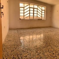 بيت للبيع - زراعي   55 متر طابقين ونص بناء حديث  الطابق الارضي / يحتوي...