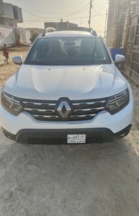 رينو داستر للبيع موديل 25 استلام شركة بعدهي زيرو ما ماشيه السيارة للاس...