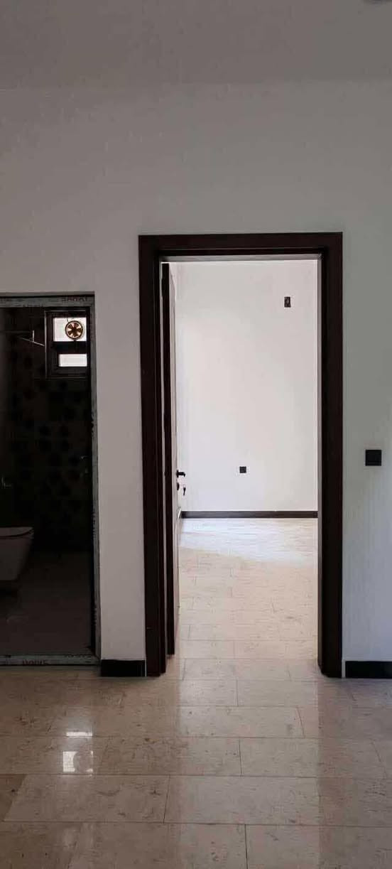 دار 150 متر للبيع واجهة 6 مدخلين
عرض الشارع 15 م مقابيلة تشجير 

 يحتوي  على هول صالة

 منور مطبخ وخدمات عدد 4 غرف نوم عدد 4 

حي الجهاد الضباط مجاور شقق حي صدام

للاستفسار  *********** واتساب
