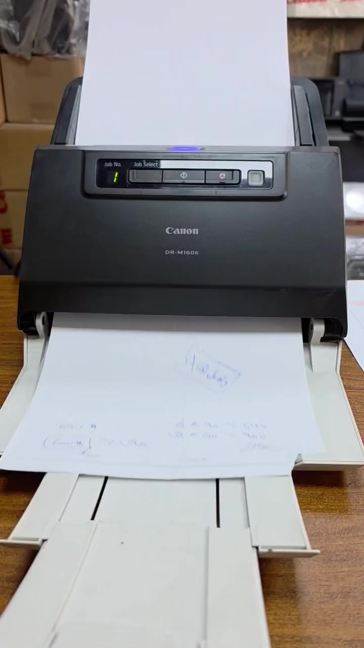 أبرز مواصفات Canon DR-M160II / DR-160:بالة اوربي
سرعة المسح: 60 ورقة في الدقيقة (وجه واحد) أو 120 صورة في الدقيقة (وجهين) بسرعة واحدة.
وحدة التغذية (ADF): تتسع لـ 75 ورقة (قياس A4، 80 جم/م²).
دقة المسح: دقة بصرية تصل إلى 600 نقطة في البوصة (DPI).
المستندات المدعومة:
العرض: 50.8 إلى 216 مم.
الطول: 54 إلى 356 مم.
وضع المستندات الطويلة: حتى 3000 مم.
سمك الورق: 27 إلى 209 جم/م².
بطاقات العمل/البلاستيك: مدعومة (بما في ذلك البطاقات المنقوشة).
دورة العمل اليومية: مُصمم لإنتاجية عالية تصل إلى حوالي 7000-7500 مسح ضوئي في اليوم.
الواجهة: USB 2.0 عالي السرعة.
الميزات الفنية:
اكتشاف حجم الصفحة تلقائياً.
تصحيح انحراف الورق.
التعرف على الباركود/الرمز ثنائي الأبعاد.
تقنية "طريقة البكرة الفاصلة" لتقليل انحشار الورق.
التوافق: متوافق مع أنظمة Windows و Mac. 
 
يعد هذا السكانر خياراً ممتازاً للمكاتب التي تتطلب مسحاً ضوئياً كثيفاً وسريعاً بفضل تصميمه المتين 

السعر 185 الف شامل مع التوصيل وكافة الملحقات
كيبل تشغيل وكيبل Usp وقرص تعريف

للطلب والاستفسار مراسلة الواتساب
***********
‏‪***********‬‏
