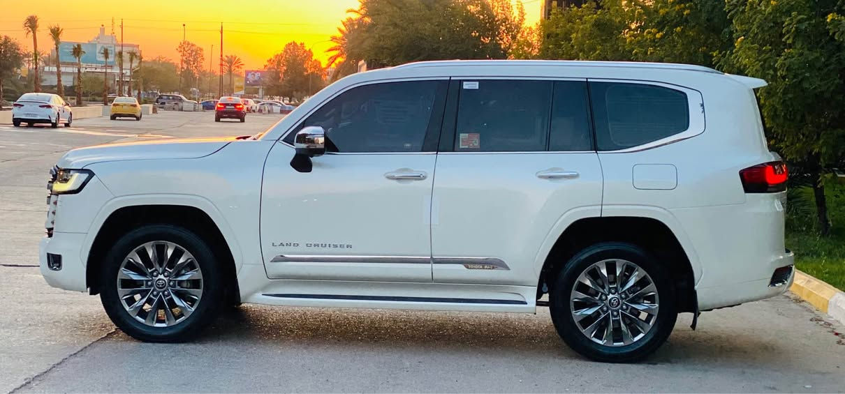 السلام عليكم 
بعد التحية والتقدير 
تويوتا لاندكروز 2023 VX باب اول توين توربو SAS تطبيق بعدها بالضمان كفالة عامة صبغ بارد رصعات شخوط تبديل تعديل كفالة من كل شي بااسمي تحويل ثاني يوم السيارة كلش جديدة
⚠️مضلل بالسنوية 
المواصفات 
‎5 بصمات 
فتحة
بردة خلفية 
تحكم ستيرن فول
كراسي جلد
‎ ستيرن + كشنات ذاكرة
لايت امامي 3 عدسات
‎كامرات 4 
‎كراسي خلفية كهرباء + تبريد 
‎كراسي امامية تدفئة تبريد +كهرباء 
‎شاشة جبيرة 
شاحن لاسلكي
شاشات خلفية 
‎فتحة سقف بصمة 
‎تعديل مسار
‎رادار امامي 
‎سماعات JBL
‎دشبول ديجيتل 
‎ماوس شغال بلادي 
اوتو هولد
‎سايد بريك دكمة
‎ستوب لايت ليد
وبعد هواي مواصفات
العدة والكاعيات والبصمة الثانية كلهن موجودات
السعر 735 وبيها مجال
***********
مكاني بغداد العامرية بغداد, العراق
