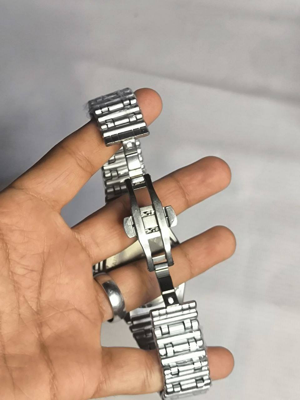 ساعة من ماركة برتلنغ Breitling تيتانيوم

تحفة فنية 
مصممة للطيارين الحرفين والقباطن
مكينة كوارتز نظام ستوبوج(جميع السناتر شغاله) 
ميناء مميزة مزودة بمنفذ تاريخ مع اميال لامينوس
زجاج معدني ضد الخدش
مقاومة ماء وغبار 
رنك دوار 
 سير جلد ستانلس ستيل طلاء
 تيتانيوم
قفل فراشة
الساعة مختمة بالكامل 
 
السعر : 43 الف ع اول تم
 للحجز والاستفسار يرجى مراسلة الصفحه


**إذا كنت صاحب هذا الإعلان وتريد حذفه لأي سبب، رجاءا أرسل رسالة إلى الدعم الفني**