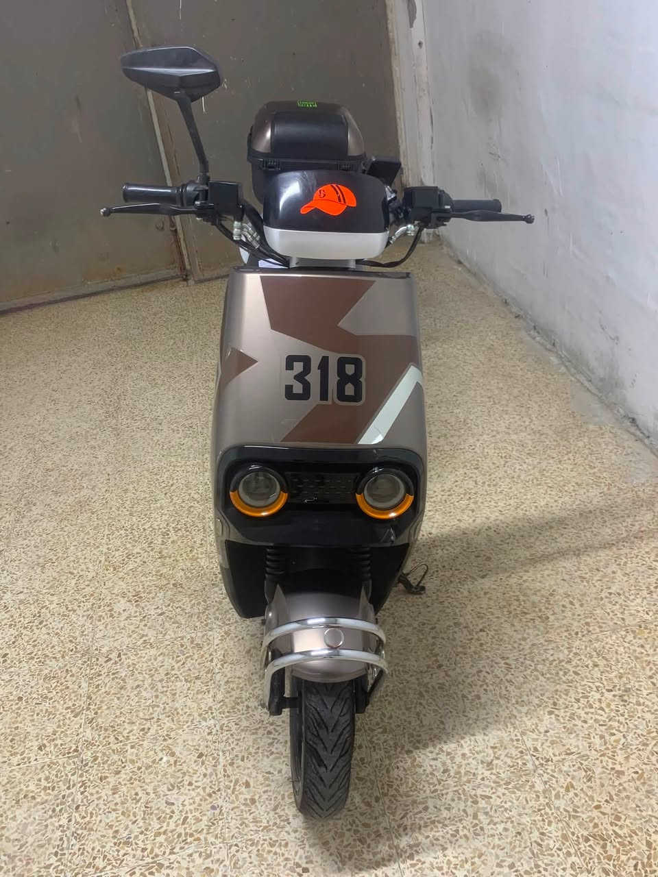 ماطور لبيع 3١8   4سرع. نضام البك .مثبت  سرعه كهربائيأت كلها شغاله نضافه كدام العين 600وبي. مجال لاستفسار اتصال ***********/***********
