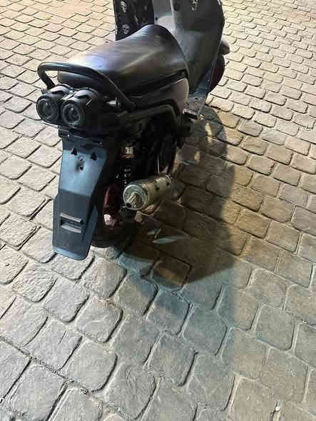 سلام عليكم جبلي للبيع دراجه نضيفه بس كفراتها مصبوغه صبغهن محلو حته متجي تكلي هنا تختلف علصور انطيك كفاله بمكينه كلش قويه بلاديه 59 بيها دبلات امامي خلفي سعرها 675 بيها مجال بسيط رقمي ***********
