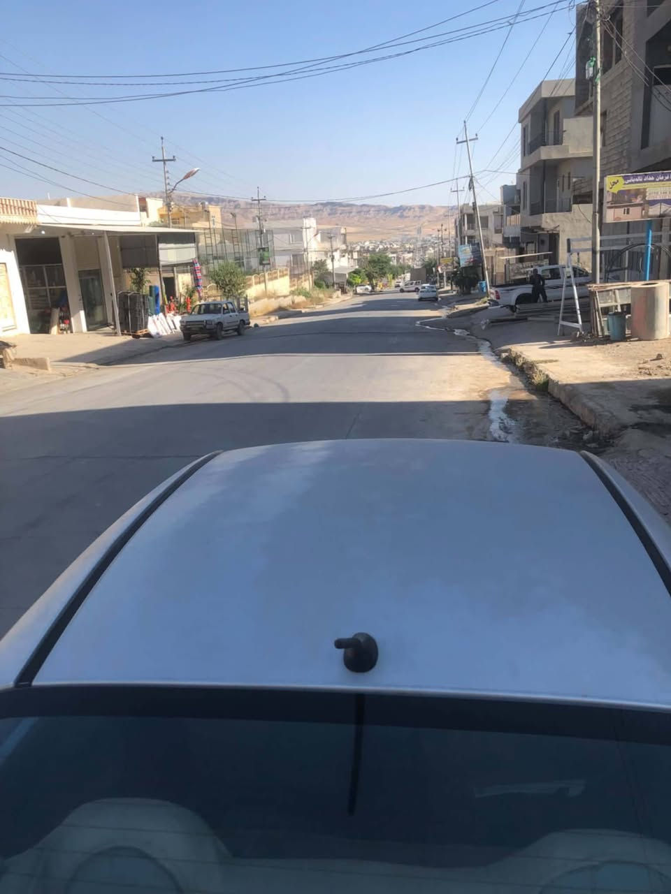 کیا ڕیۆ ٢٠١٥ خەلیجی سلڤەر
دوو پارچەی ھەیە 
دەرگای سایەق 
چاملغی لای سەکن 
بۆنیتەکەی کاڵ بونەوەی ھەیە 
سەیارەیەکی توندو تۆڵە 
١٩٤ ڕۆیشتوە
سەنەوی تا ٢٠٢٧
نرخی ٨٦ وەرەقەو کەمێک مەجال
شوێن ... تەق تەق 
ژمارەی موبایل 
***********

