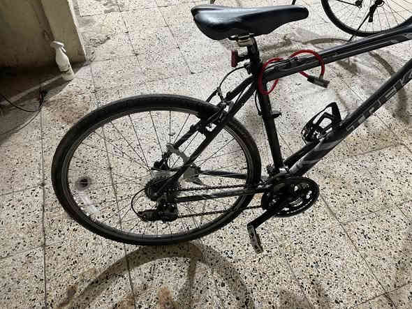 دراجه هوائيه حجم 27
نوعيه TERK اصلي

السعر 180 الف شبه جديد 

الضرر كما بل صوره انكسر في الحاويه بل نقل بس سويته عند الحداد ومابيه شي

للاستفسار ***********

المكان الموصل الجانب الأيسر
