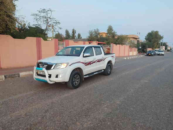 السلام عليكم للبيع بيكم تيوتا هايلكس فور ويل موديل 2014 كفالة عامه عدا 4اصابع بارد ماشيه 120حقيقي جديده مال جناي محرك ما مفتوح سياره وضع الشركه فول مواصفات شاشة تحكم ستيرن كير عادي رقم سليمانيه إنكليزي سنويه جديده لل29 باسمي شخصيا السعر 225 مكان السيارة كلار ***********
