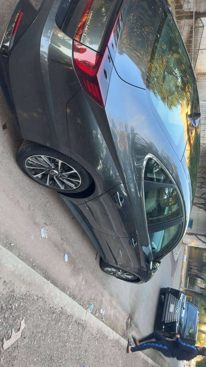 السلام عليكم سوناتا 2022 لمتد اعلى فئة بالمواصفات رقم بغداد باسمي هزة جديدة تحويل ثاني يوم للبيع او المراوس حسب القناعة 
1.بنوراما
2.بصمة وبصمة ابواب 
3.تشغيل عن بعد 
4.تقديم وترجيع بالبصمة
5.رادارات امامي خلفي جانبي 
6.كاميرات 360 درجة
7.داتا شو 
8.تبريد كشنات
9.تدفئة كشنات
10.تدفئة ستيرن
11.شاشة عدادات ديجيتال
12.شاشه كبيرة تعمل بنظام ( ابل كار بلي واندرويد اوتو )
13.دبل جام (لتعزيز العزل) 
14.مكينة 1600 تيربو 🚀
15.لدات امامي خلفي 
16.كشنات جلد ابيض ملكي 
17.حساسات خلفيه
18.مازدات لدات عدد 4 ليزريه
19.فتح صندوق ذكي 
20.بصمة ابواب لمس 
21.تحديد مسار 
22.قيادة ذاتيه
23.اوتو بارك
24.سستم صوت سماعات عدد 12 سماعه 
25.دمامات صوت من شركة BOSS الالمانية
26.انضمة قيادة عدد 4 ( سمارت/ سبورت / كوستم / سمارت )
27.لد داخي متغير ب 360 لون 
28.خزن كشنات
29.نظام ترحيب
30.اريل نفكيتر
31.تبريد منفصل المناخ 
32.نظام تبريد اوتو ( عند الاتصال ينخفض مستوى التبريد لعزل الضوضاء )
33.لايتات امامية اوتو عند تشغيل العالي والناصي وعند التشغيل والاطفاء
34.ماسحات اوتو عند المطر 
35.كروس سرعة 
36.توقف ذاتي عند الاقتراب من الخطر ( مانع تصادم )
37. كير 8 نمر DCT 
38.شفتات ستيرن 
39.ويل 18 انج
40.قياس ضغط الاطار 
41.شحن لاسلكي
42.جام الاماميات اوتو 

السيارة بجم كبس حادثهه باب وجاملغ ونص الباب الخلفي صبغ وحافة البنيد السيارة ماشية 52 ميل بدون دواخلي بدون شواصي بدون لغود صورة الحادث بالمنشور ورقم الشاصي موجود بالمنشور سيارة جاهزة بدون اي نقص وبدون اي مصرف للبيع بسعر مناسب او المراوس حسب  القناعة السعر. 160  ومعروفة اسعار خواتهه مكانهه بغداد شارع فلسطين 

للاستفسار
***********
