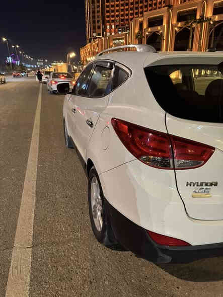 السلام عليكم 
توسان 2011 خليجي بانوراما
بيها جاملغين صبغ امامي وربع البنيد وبيها طخة بسيطة بجاملغ السايق 
كير مكينة ما ملعوب بيهن تبريد خير من الله 
مابيها اي نقوصات سيارة جاهزة 
السعر 126$
للتواصل 
*********** متوفر واتساب
