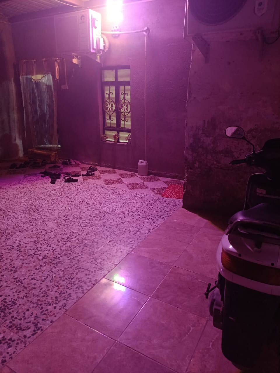 بيت تجاوز للبيع ب12 وبي مجال كلشي ماعلي نضيف كلش متكون من هول وديوانية وثنين غرف نوم وحمام وصحيات ومطبخ وطارمة جبيرة عنوان خمسة ميل حي طارق للاتصال ‏‪***********‬‏
