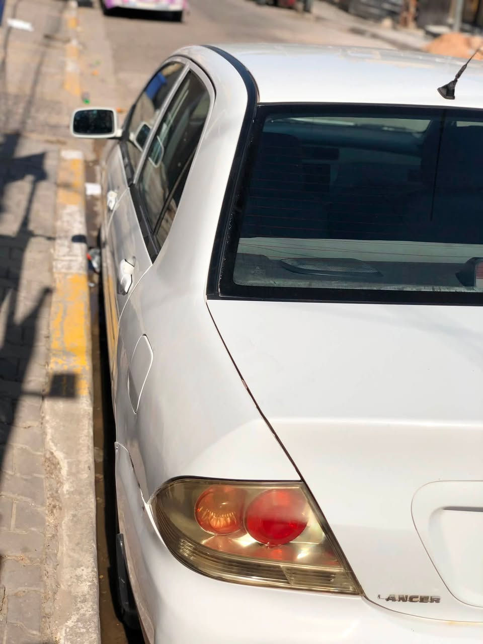 اسلام عليكم                                                              لانسر موديل 2010 محرك حجم 2000 جديد لا تنقيص ولا تبخير قبل 5 اشهر شادة السيارة بسمي شخصين هزة جديدة بيها صبغ قطعتين وتبديل بنيد 
مكان السيارة بغداد الحسينية 
السعر 65 بيه مجال قليل 
رقم الموبايل ***********
