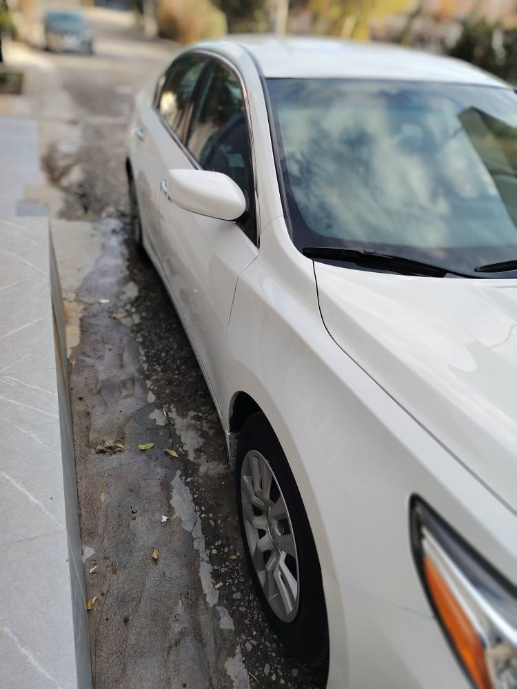 نیسان ئاڵتیما مۆدێل2017 ڕەنگی سپی بەفری مواسەفات S بەسمەی ئیشپێکردن کامێرا وشاشە گەورە سوکان ڤۆلێۆم  تەحدید سورعە بلاجکتۆر ئاوێنە کارەبای زۆرزۆرجوانە بێ بویاغ بێ ئێرباگ بێ حادیسە تەنها دوو شوێن تەعدیل بچوکی هەیە شوختی نیە تەرزەی نیە نوقسانی نیە گێڕ ومەکینە2،5 بەشەرت نەکراوەتەوە تەبرید و کارەبای بەشەرت چوار تایەی تازەیە و تاخم پێشی بەشەرت سەنەوی تاکو مانگی 3ی 2026تازەیە بەشەرتی تەحویل وغەڕامە 
150هەزار مایڵ ڕۆیشتوە 
نرخی 132 گەڵا و معامەلە
شوێن سلێمانی نزیک پردی کۆبانی 
***********
*********** السليمانية, العراق
