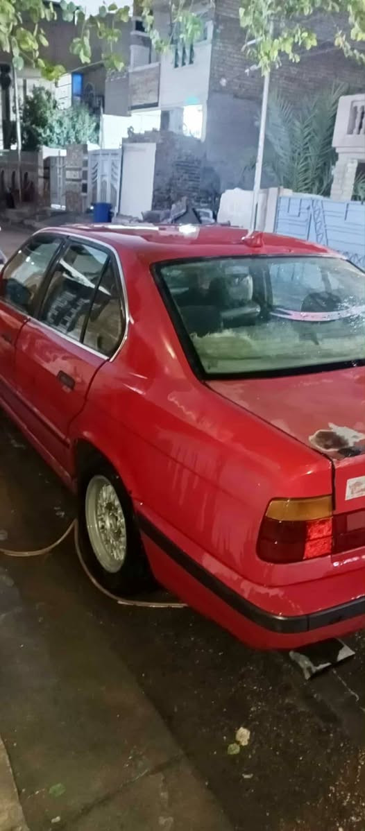 السلام عليكم اعيد النشر بسبب الوعود الكاذبه BMW موديل 91 رقم بغداد مشروع وطني حجم المحرك 3500 سياره  نظيفة وتبريد شغال   السعر 37 وبي مجال قليل  سياره نضيفة و بلاديه رقم بغداد  مامصبوغه بلاديه حسب القناعة   للاستفسار رقمي ***********
