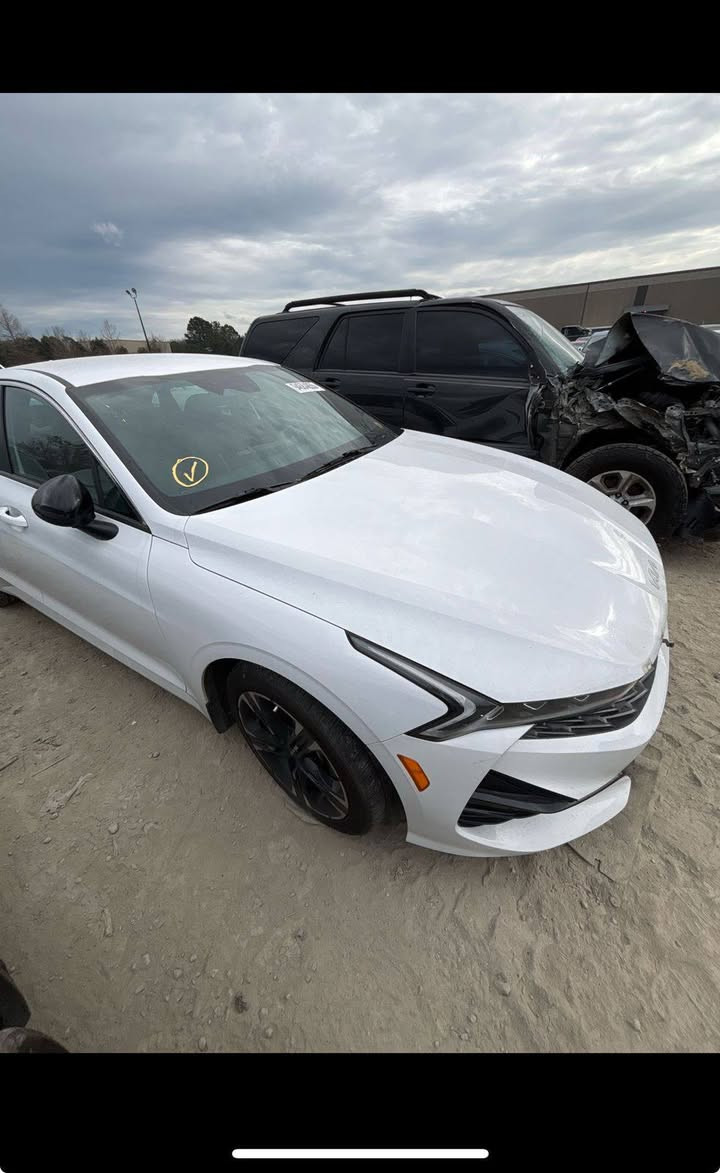 السلام عليكم K5 موديل 2024 مشحونه  إلى أم قصر السعر 115$ المحرك1600 تيربو ***********
