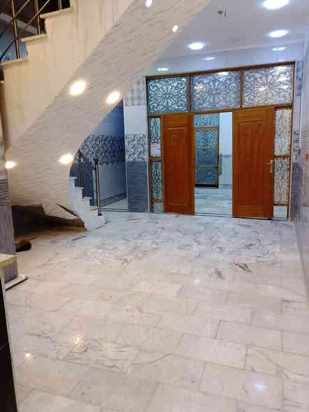 يعلن مكتب الأقصى للعقار عن توفر دار للايجار 🏠
دار حديث طابقين 
موقعه حلة حي الصحة خلف المسبح الأولمبي 
متكون من غرفتين وحدة جوة وحدة فوك صالة كلدور مطبخ مفتوح على الكلدور صحيات داخلية وخارجية وفوك 
الدار بناء حديث  أرضية مرمر مطلوب عائلة صغيرة 
سعر الايجار ٣٥٠ مقدمة ٣ اشهر 
للاستفسار الاتصال ***********
أو مراجعة المكتب بداية شارع زوير مجاور اسواق كروز
