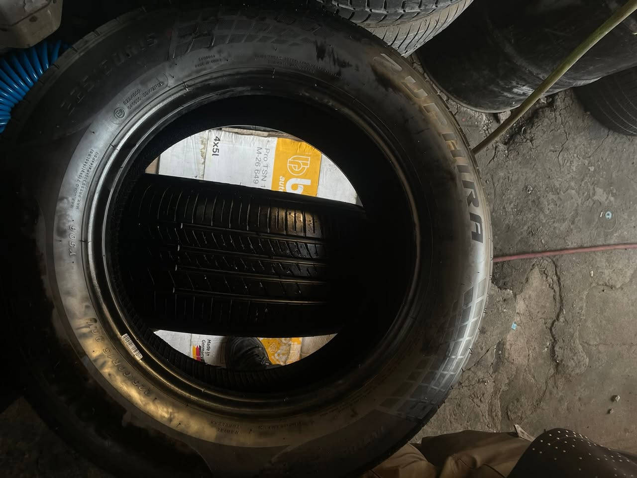 سەلام 
شتی دەورر 225/60/15 لۆک لۆک ٪٩٠ خاوێن سەر سەیارەی خۆم بووە بێ پەنچەری بەشەرتی خواری تەقیوی پەنچەری زەمانی ١ مانگی لەگەڵە 
***********وەتساپ
شوين هەولێر
