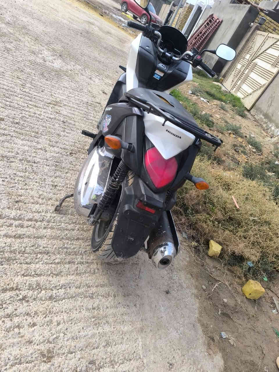 اسم الدراجه فاز
المحرك 250 سيسي
النوع صفر10
رمبه نضيفه كلش ما مفتوح فرغي واحد
مبدله دهن مرتين فقط دراجه جديده سرعه 188 معدل 
كلشي بيهه شغال واصلي شرط
سعر18ورقه رقم ***********
مكان واسط
