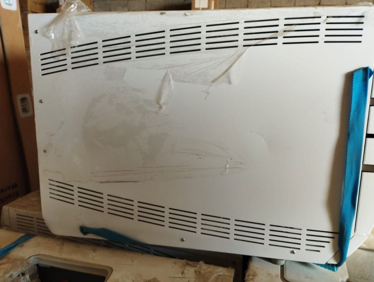 أوتوكليف MELAG Pro-Class (سعة٢٣ لتر )
أوتوكليف بخاري ألماني الصنع من شركة MELAG، يُستخدم لتعقيم الأدوات الطبية وأدوات الأسنان بكفاءة عالية، ومعتمد عالميًا في العيادات والمراكز الطبية.
🔹 المواصفات الرئيسية:
سعة الحجرة:٢٣ لتر 
نوع التعقيم: Class B (مناسب للأدوات المغلفة وغير المغلفة)
برامج تعقيم متعددة:
Quick Program (تعقيم سريع)
Universal Program
Gentle Program
Prion Program
درجة الحرارة: 121°C و 134°C
تحكم إلكتروني دقيق مع تسجيل تلقائي لبيانات التعقيم
تصميم عملي وسهل الاستخدام
صناعة ألمانية 🇩🇪 وجودة عالية ومعروفة بالاعتمادية
🔹 مناسب لـ:
عيادات الأسنان
العيادات الطبية
المراكز الصحية والمختبرات
⚠️ ملاحظة مهمة:
الجهاز فقط خالي من كارتون 
الجهاز جديد .
للاستفسار اكثر تواصل خاص 
***********
