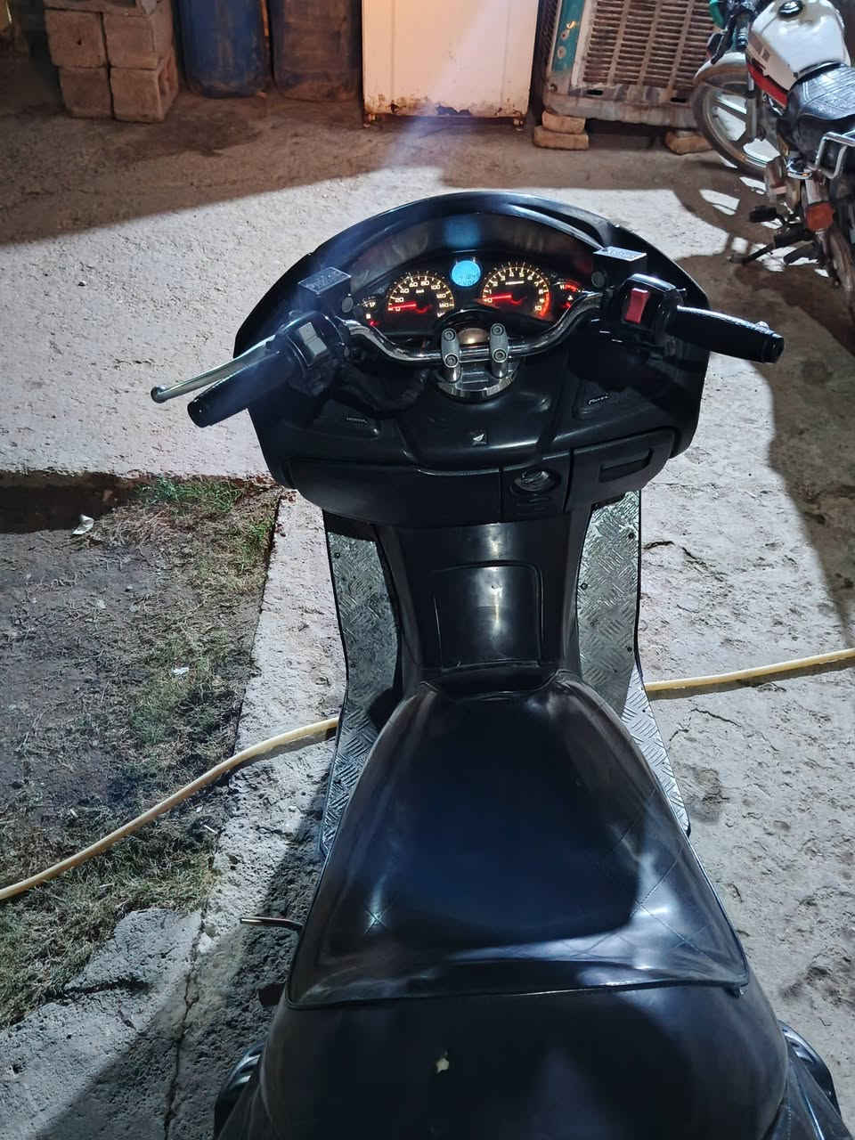سلام عليكم دراجه فورزه 08 البيع عميه ملاحظة بيها كلج الأمامي تعبان كهربائيات كلها شغالة نكره من صبح بيها منفيس ومكاتبه مكان بغداد  الحسينية مال راشديه سعر (675) ***********
