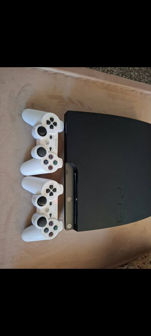 السلام عليكم 
بلي3 سلم مهكر للبيع
ملحقاتة كاملة يحتوي علئ جويستك عدد2 
وهارد عدد2  يحتوي علئ 65 لعبة
الهارد الاول مساحتة 320gوالهارد الثاني مساحتة 500g
السعر /140
مكاني /بابل الحلة


**إذا كنت صاحب هذا الإعلان وتريد حذفه لأي سبب، رجاءا أرسل رسالة إلى الدعم الفني**