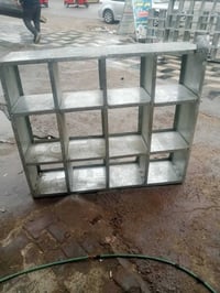 يوجد رفوف للبيع عدد اربعه قياسات مختلفه الواحد 15الف العنوان الشعب قرب...