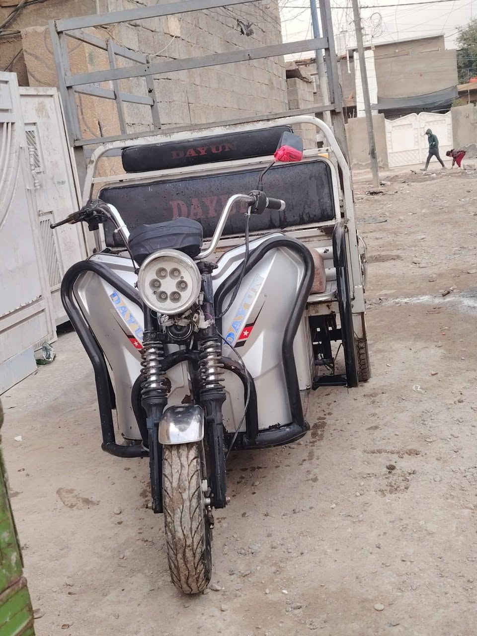 السلام عليكم ستوته شحن ما ناقصها اي شيء باتريات صار شهرين من شاهين تخم تاير خير منه ما تذب عليها ربع مكاني بغداد الغزاليه شارع المركز *********** السعر 500 وبها مجال حق الجايه
