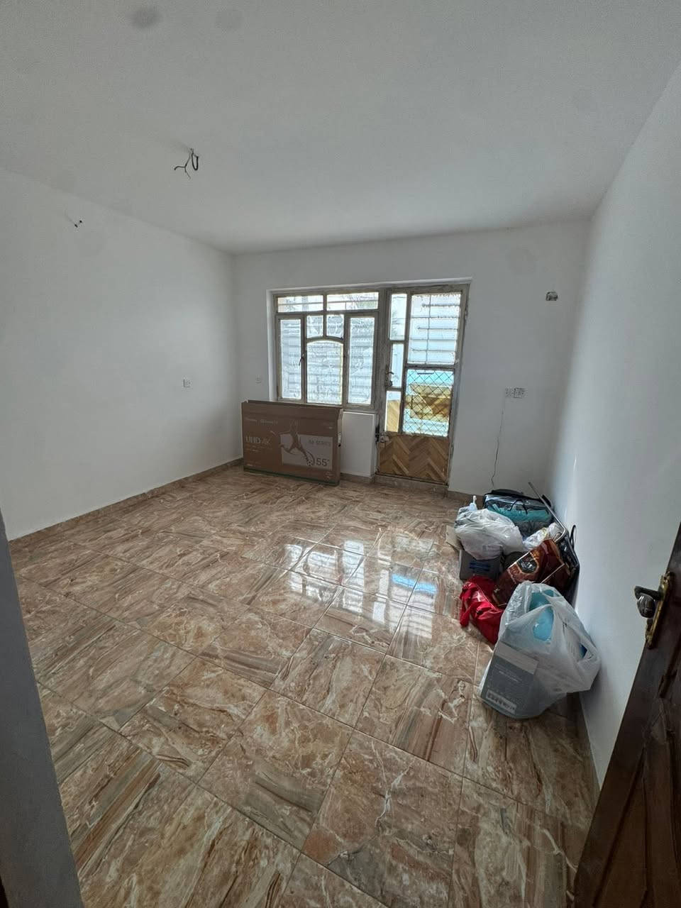 #للايجار_في_السيدية
دار سكني المساحة70م

يحتوي ع ثلاث غرف وصالة ومطبخ وخدمات 2

السعر 750 الف قفله

الموقع مربع تبوك

للأستفسار:***********

مكتب الفهد للهندسي للمقاولات العامة
