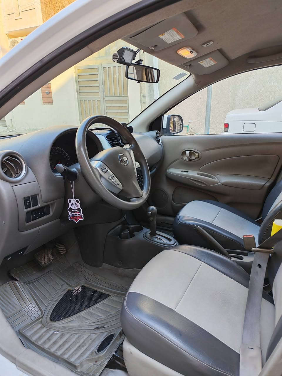 🚗 للبيع | سني هندي – مشروع وطني 🇮🇶
📍 الموقع: بغداد – الحرية

📞 للاستفسار: *********** (اتصال & واتساب)

🔹 المعلومات العامة:

رقم: بغداد

الموديل: 2019

السنوية: نافذة لغاية سنة 2029

الممشى: 69 – 70 ألف كم

الاستخدام: سيارة بيت (غير مستخدمة كتكسي)

العداد: حقيقي – أمانة الله

⚙️ المواصفات:

تحكم ستيرن

حساسات خلفية

سويج ريموت عدد (2)

إيرباك

حساسات تاير

مانع انزلاق

سباير بلادي

تخم تاير

🔧 الصيانة والحالة:

كير ومحرك مكفولين من الفتح

دهن محرك وگير كوري وكالة (تبديل ضمن المواعيد)

بلكات ونوزلات – صيانة دورية

صدر مكفول شغل درجة أولى

🛋️ الإضافات والديكور:

دوشمة كشنات جلد + أرضية جلد درجة أولى (للحفاظ على الدوشمة الأصلية)

شاشة أندرويد

كاميرا خلفية

الراديو الأصلي موجود

🎨 الملاحظات:

بيها تعديل بارك + صبغ ورصعة

توزبعها بين الصفحتين

💰 السعر: ١٠٢ ورقة

🔻 بيه مجال للجادين

📲 الاتصال أو واتساب متوفر
