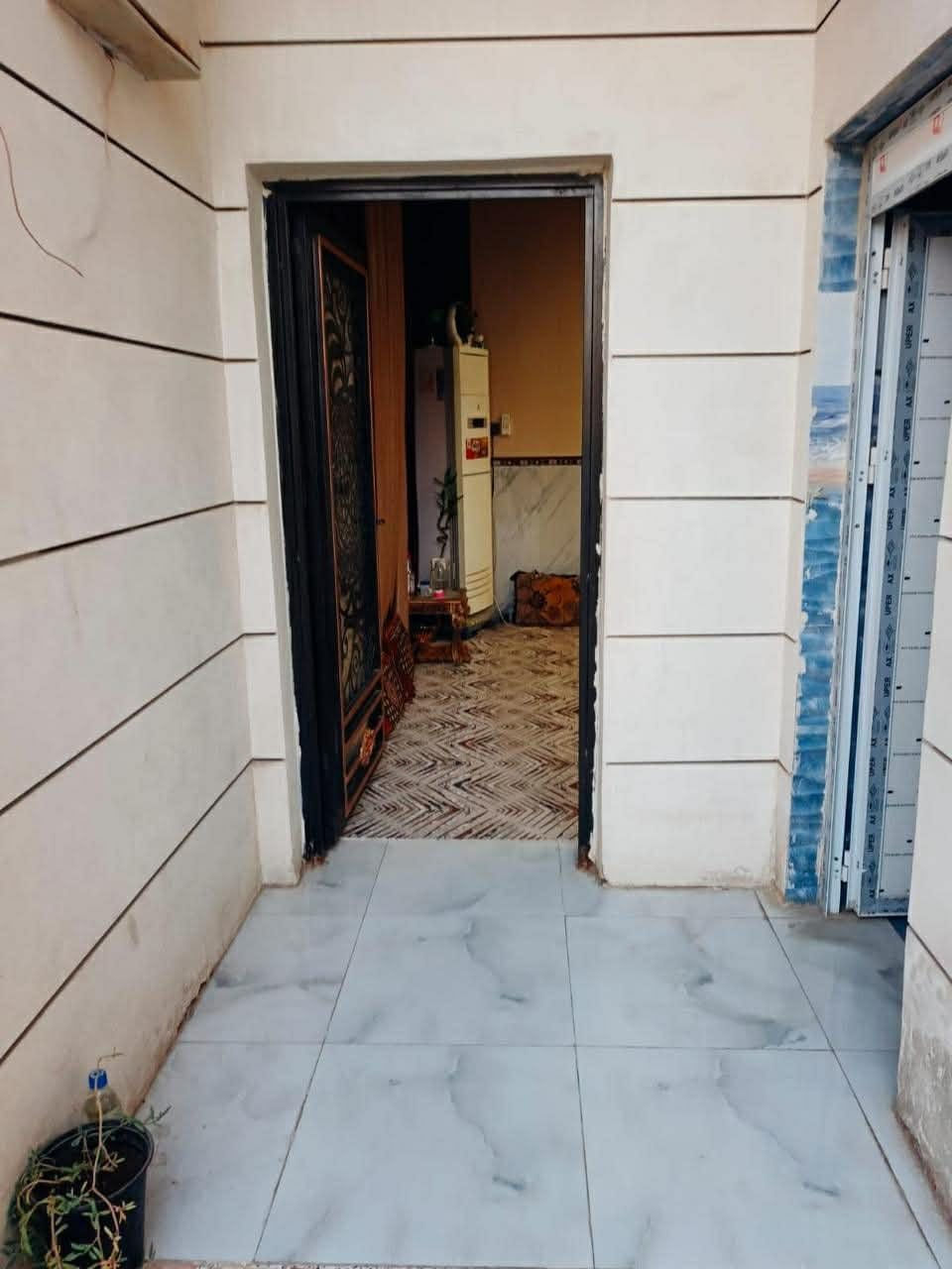 دار للبيع في مجمع الدوح 219 متر ركن طابقين
على شارع 20 وشارع 15 
طابقين 6 غرف ومطبخ وصحيات عدد3 وبراني وكراج وصالتين 

السعر الكلي 185 وبي مجال 
مطلوب 40 تقريبا من ضمن السعر

(نستقبل جميع العروض العقارية )
ارسل لنا تفاصيل العقار عبر الواتساب 
للاستفسار اكثر مراسلة او الاتصال عبر الواتساب 
***********
مكتب السيادة للعقارات 
عنوان المكتب📍 حي الحسين شارع الاربع سايدات مجاور مصرف الجنوب
