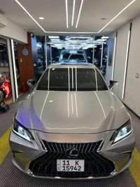 للبيع   Lexus es 300 h 2024 هايبرد  السيارة فول مواصفات ١/١  ماشية 11 ...