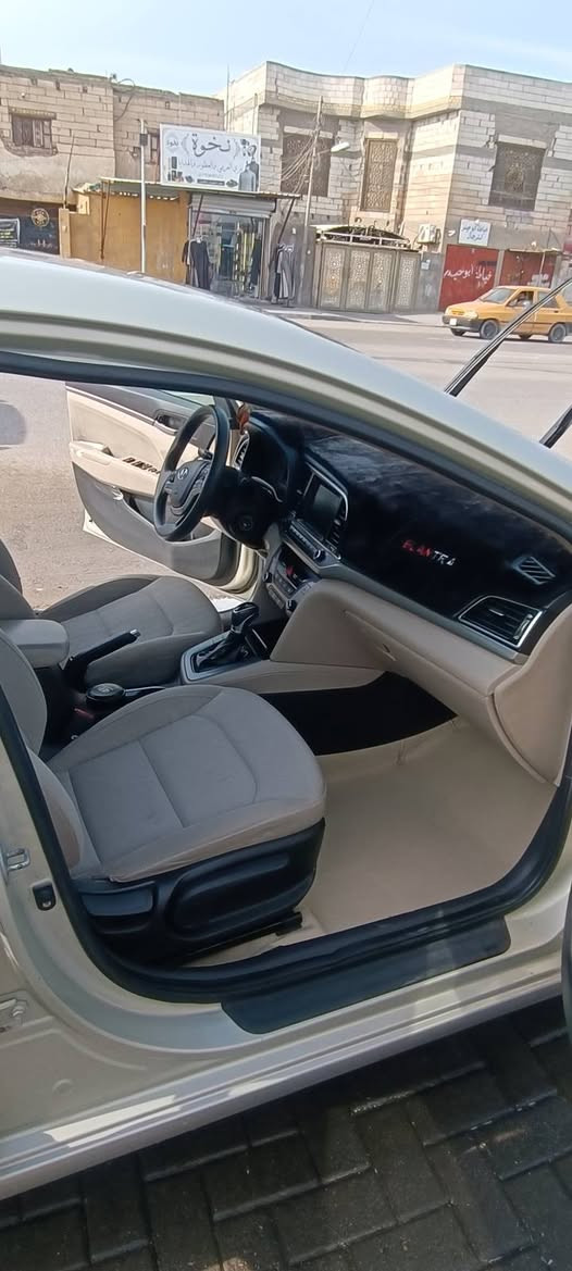 النترا امريكي للبيع مديل 2017
سياره جديده ضربه مقدمه البنيد وبيهه باب خلف الصدر مبدل والباقي ليبل واحد 
سنويه جديده السعر 116
عنواني بصره القبله 
***********
