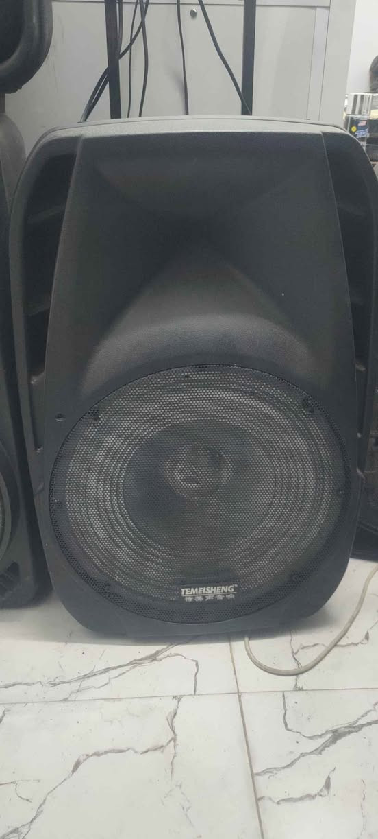 DJ نوع تمشينگ اصلي بلادي شرط يشتغل 4 ساعات وأكثر يعمل بنضام الشحن والكهرباء صوت مرتفع واضح جهاز مابي أي عيب يصلح لتاجير والحفلات والذكر والحسينيات
بسعر 110 الف ملحقات واير كهرباء
الجهاز بورد منفصل غير متصل مو IC  انتگريت
أي استفسار المراسلة على الخاص او الاتصال على الرقم 
***********
متوفر واتساب كركوك, العراق
