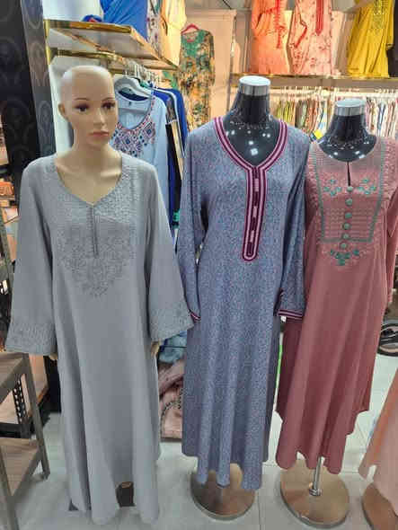 السلام عليكم للبيع 3000 قطعه جديد موسم 2026 جمله فقط شلعه وحده وصل اليوم من دبي استفسار ***********
