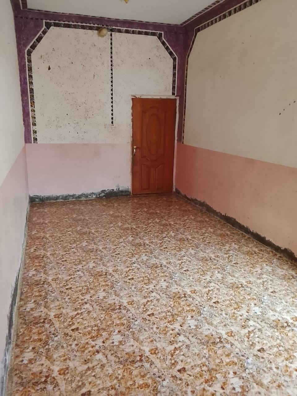 بيت للبيع مساحه 100. عنوان كسيرات شارع بيت شلاكه سعر 25 ***********
