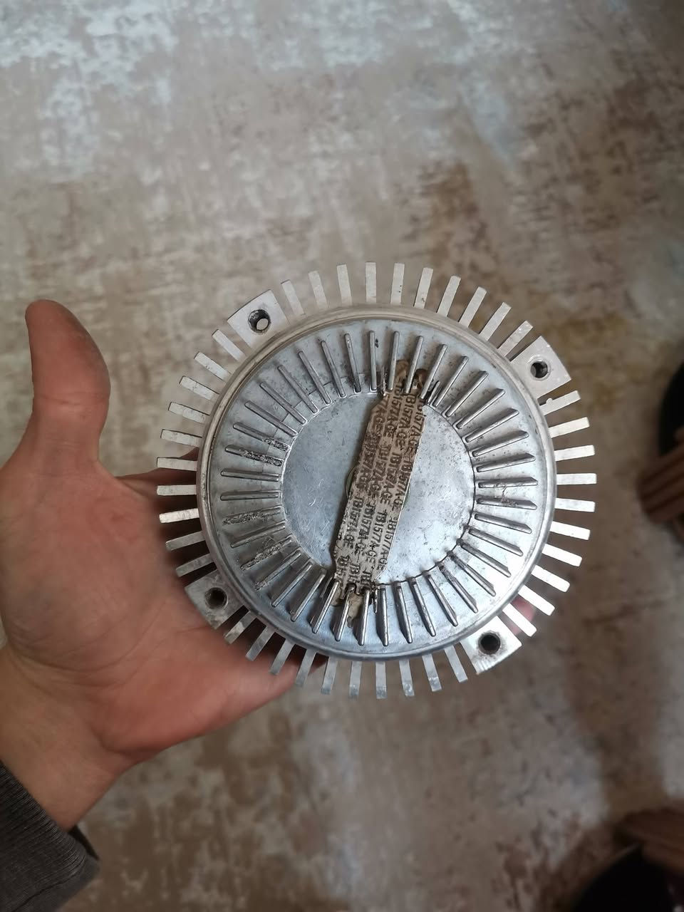 السلام عليكم شباب عندي غراض زعرة للبيع
ستيرن و ادبتر جدد بالجيس 75 ألف
كلج مروحة 4 براغي 25 الف
سلكتر كير زعرة اوتو 50 الف
جاملغ امامي يمين 50 الف 
كشنات زعرة خلفية فقط 35 الف 
حاظنة مروحة راديتر زعرة 25 الف 
كلج و الريشة 4 براغي 50 الف 
مروحة كهرباء مني كوبر 25 الف
مكاني بغداد البياع توصيل ماعندي


**إذا كنت صاحب هذا الإعلان وتريد حذفه لأي سبب، رجاءا أرسل رسالة إلى الدعم الفني**