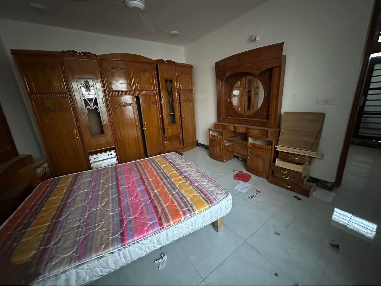 السلام عليكم غرفه نوم للبيع مستخدمه نضيفه للستفسار الاتصال ع الرقم ‭0781 087 4097‬ حلة, بابل
