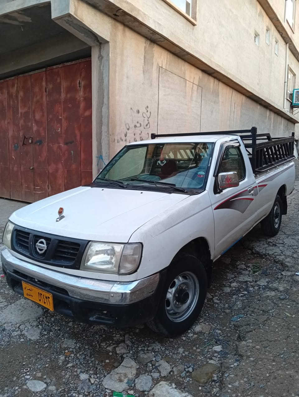 توێتا نیسان ئاڕم پلاستیک هەولێر 2001  زۆر خاوێنە گێڕ و مەکینە بە شەرت تەبریدە پاوەر نیە  یەک پارچەی بچوکی هەیە. ***********
