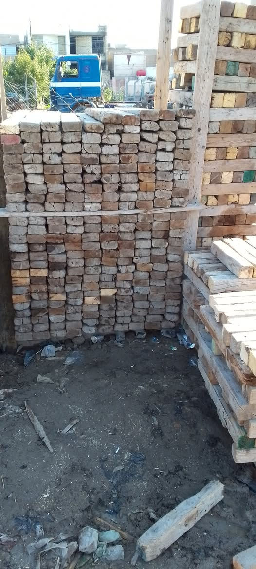 السلام عليكم سير للبيع بقار (2*4)(3*3)
من ال40سنتم للمترين العنوان بابل حي العسكري 
للاستفسار ***********
